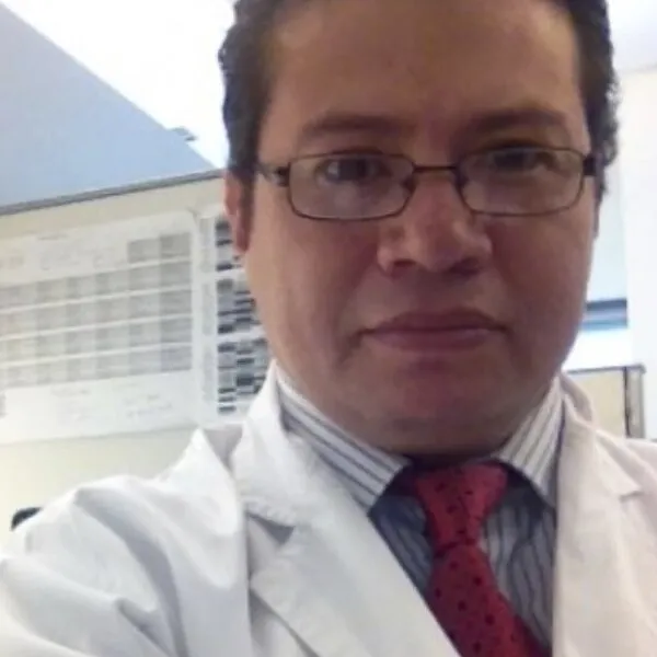 Dr. Alex Yarko Carrera Vidal, cardiólogo en Talca